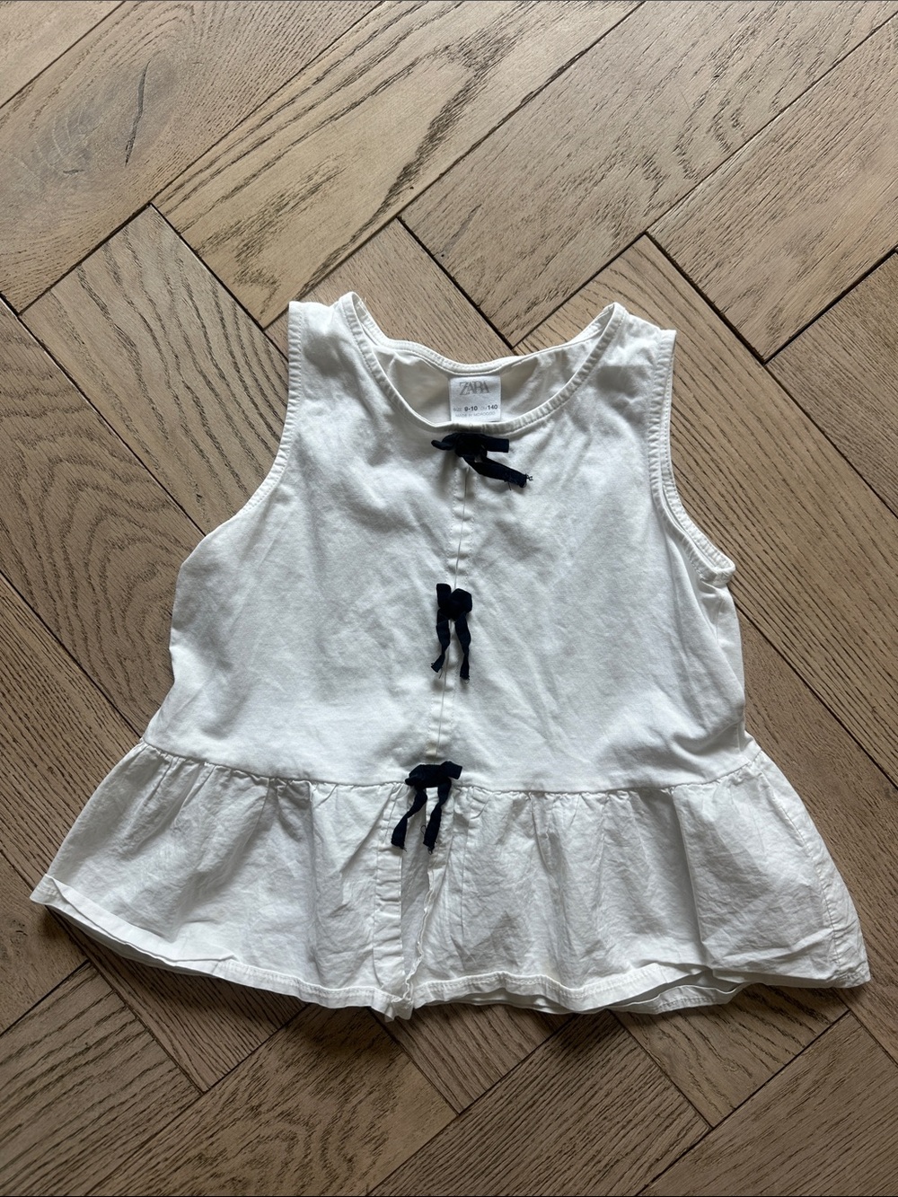 Zara White Sleeveless Peplum Top with Navy Bow Accents - Kids